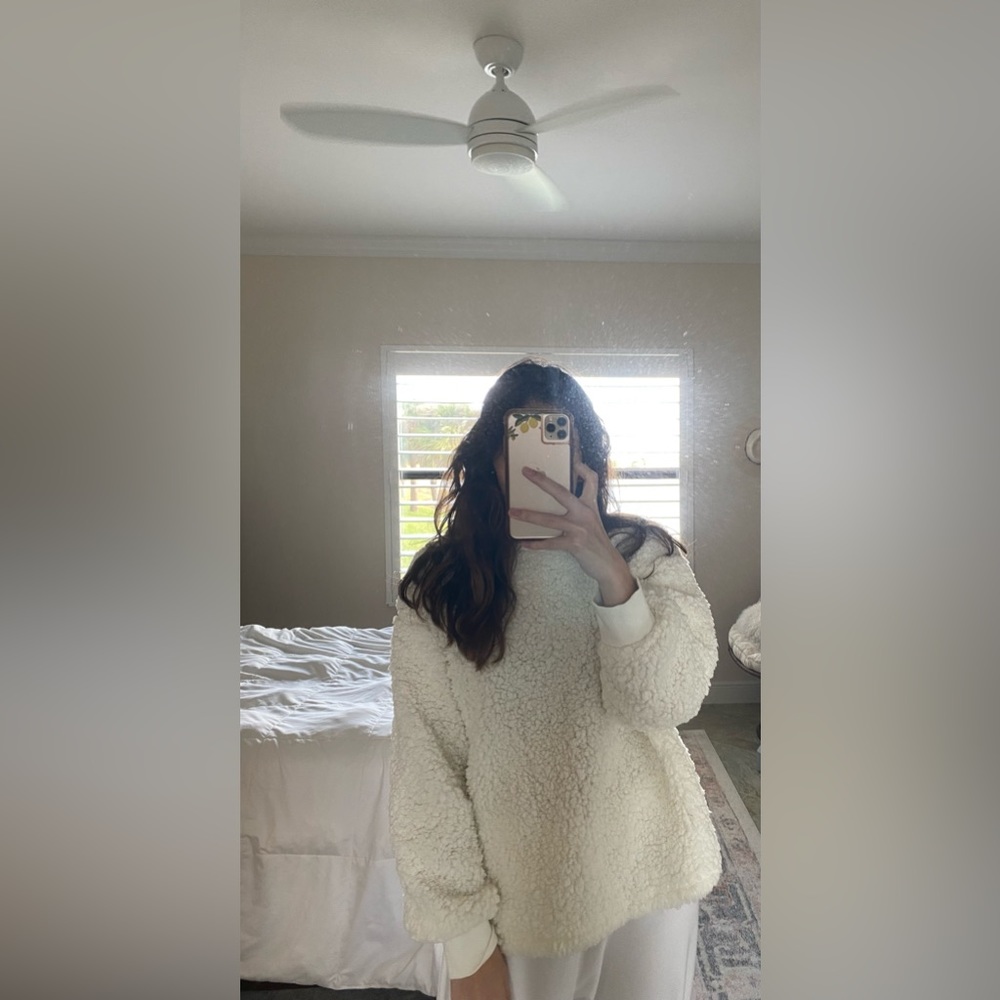 Sherpa never worn (tried on for photos) top so cozy!!!